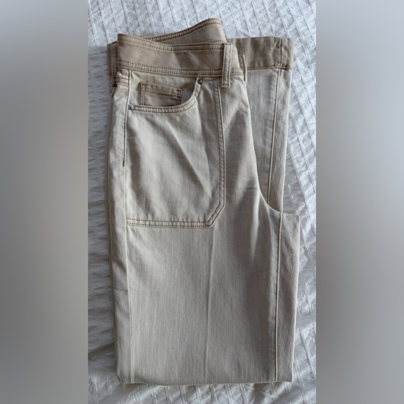 Tan Chicos denim. Size 0.5 (6). Like new. Tan and sand color. - Picture 4 of 8